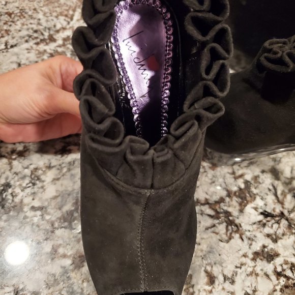 Luichiny Nicka Bee Suede booties NIB - Picture 2 of 8